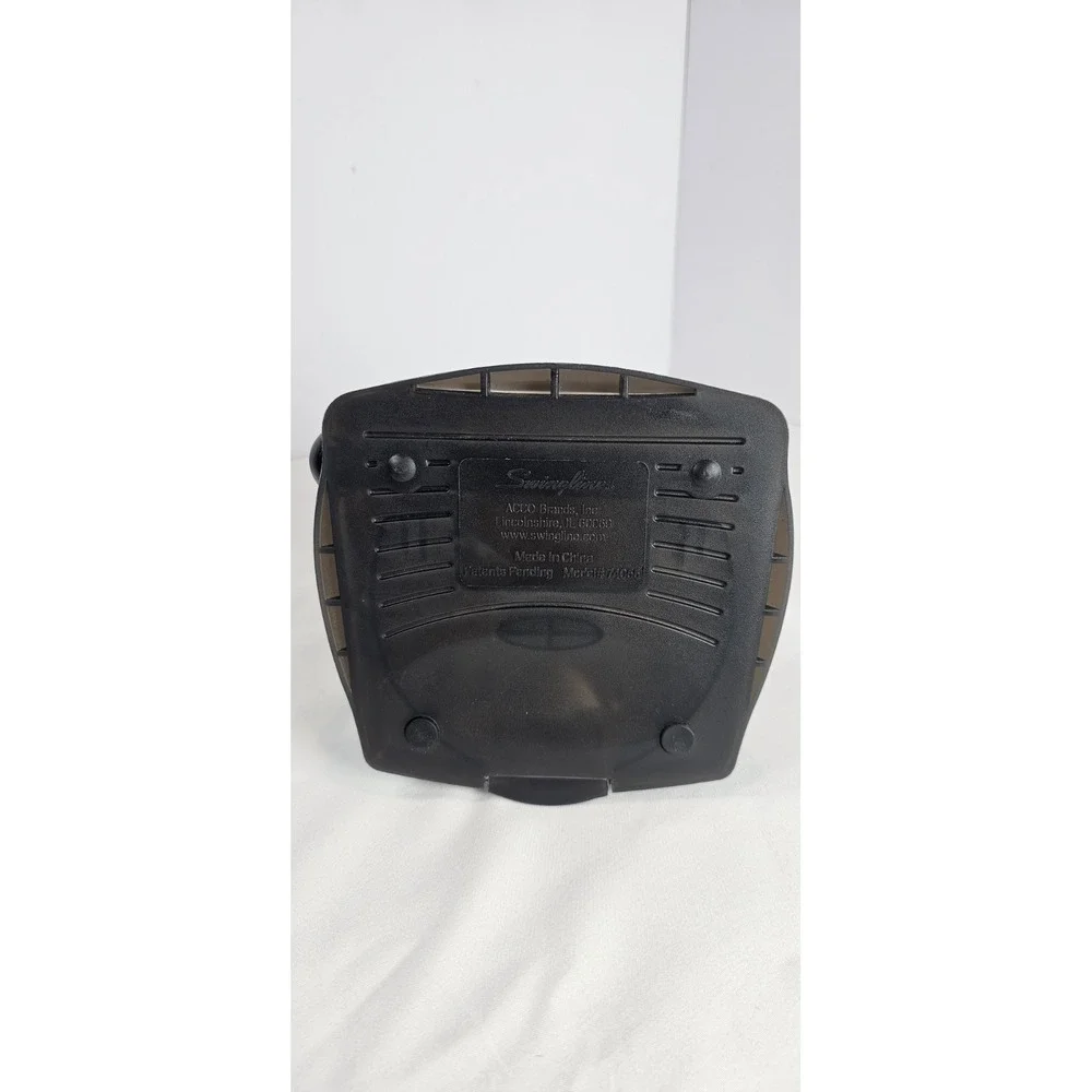 Swingline Easy View 2-Hole Punch 20 Sheets Green/Red‎ Light Alignment Indicator